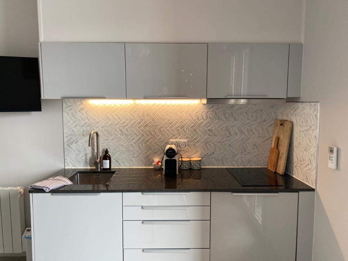 Le Petit Bijou Sete, Quatre Au Centre Ville, Trois Avec Vue Canal Apartment *