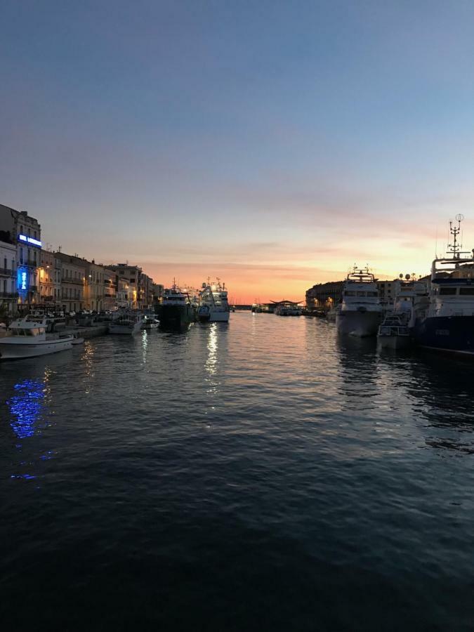 Le Petit Bijou Sete, Quatre Au Centre Ville, Trois Avec Vue Canal Apartment Sete